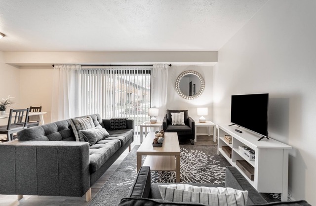 Sleek 1BD Apt Perfect for Traveling Professionals