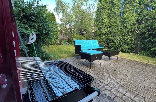 Sleek; 4 bedroom, two story with basement and Ping pong table in Thornhill