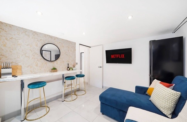 Sleek and Stylish Yorkshire Gem - Sleeps 4