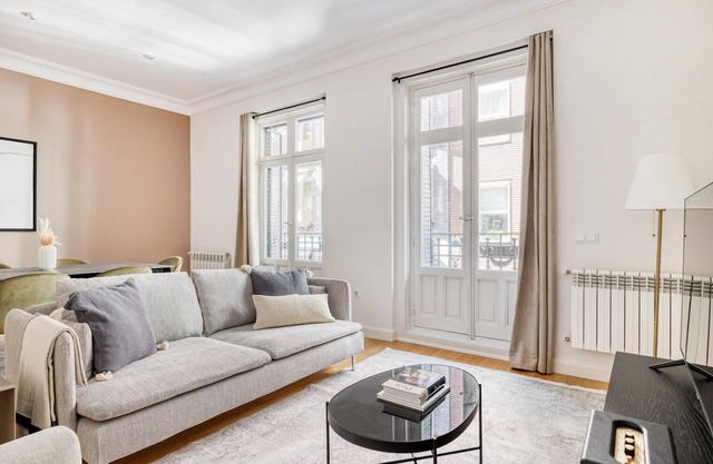Sleek Huertas-Cortes 3BR, in Las Letras & heart of Madrid, by Blueground