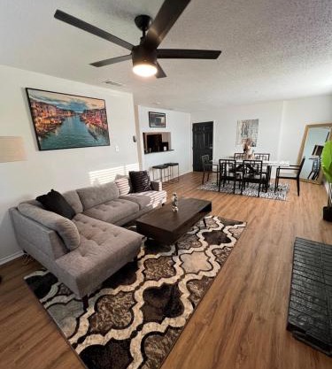 SLEEK LUXE GEM DownTown Dallas 2Bd 2Ba