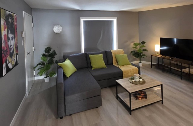 Sleek & Stylish 2 bedroom unit