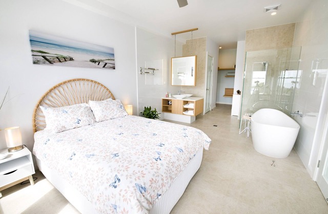 Sleep 29 in the heart of Cabarita Beach, gateway to the Tweed Coast and Valley.