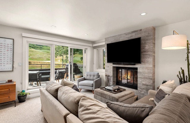 Sleep 8 in Mountain Facing, Modern Snowmass Condo on Golf Course