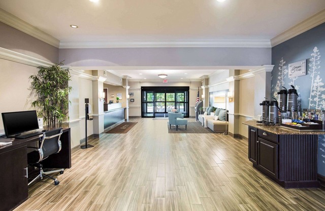 Sleep Inn & Suites Dunmore