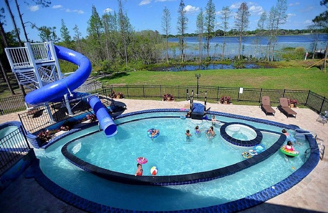 Sleep Up to 45 People Lakeside ! 13 Bedroom "Great Escape Lakeside"