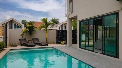 Sleep With Sheep - 3 Bedroom Pool Villa