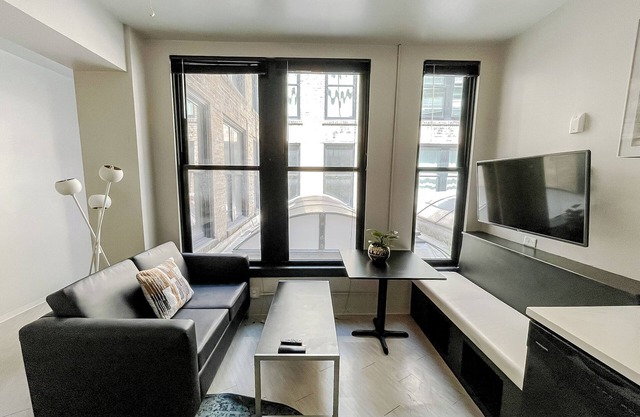 Sleepover Adorable 1BD/1BA + Gym - Downtown Springfield