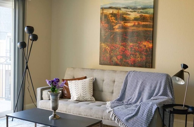 Sleepover: Airy 1BD/1BA + Gym - OKCn
