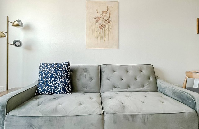 Sleepover: Alluring 1BD/1BA + High Ceilings - Des Moines