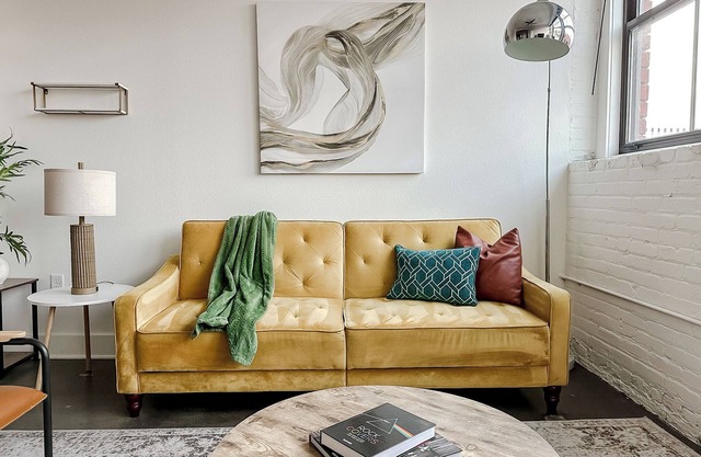 Sleepover: Charming 1BD/1BA + Parking - Wichita