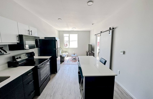 Sleepover: Classic 1BD/1BA + Gym - Downtown Omahan