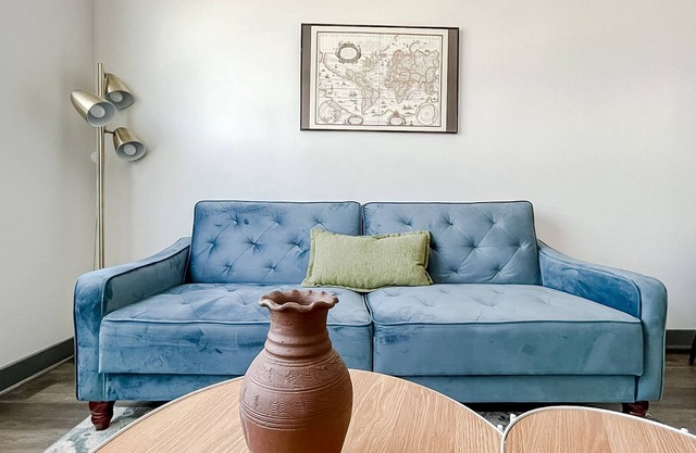 Sleepover: Superior 1BD/1BA + High Ceilings - Des Moines