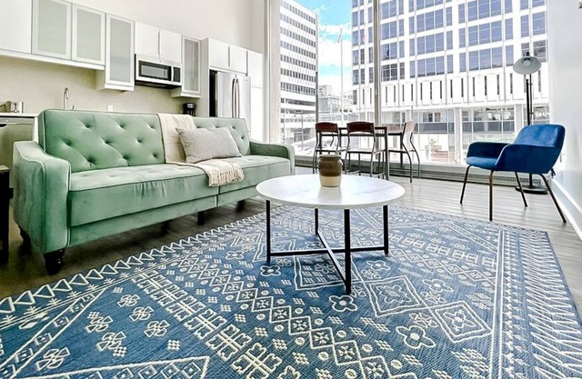 Sleepover: Supreme 1BD/1BA + City Views - Downtown KC