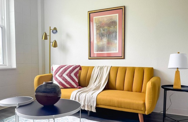 Sleepover: Vivid 1BD/1BA + Gym - Downtown Cincinnati