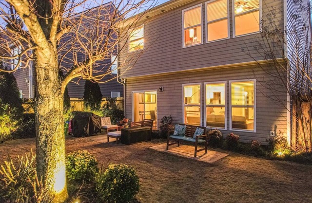Sleeps 10 | Near I-85 | 4BR Family Stay
