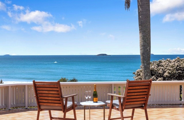 Sleeps 15, Beachfront Reserve, Amazing Views