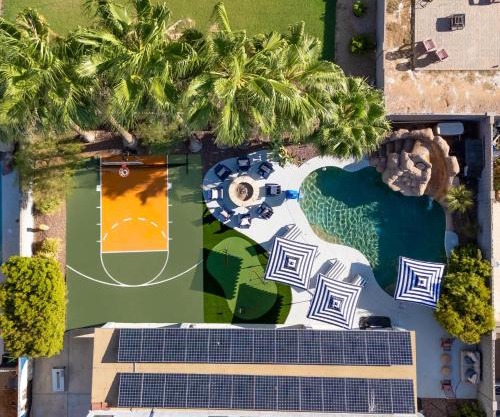 Sleeps 16 Pool Hot Tub Sport Court Game Room