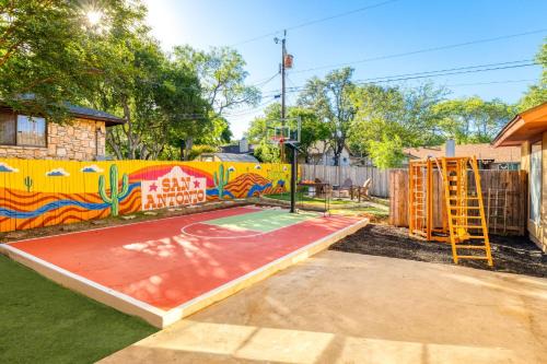 Sleeps 18-Basketball Court-Pool-Playground-Games