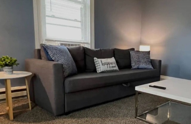 Sleeps 20! 6 Bedrooms w/13 Beds + Parking & WIFI