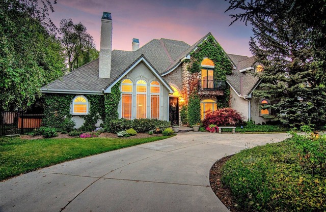 Sleeps 20 *Luxury Estate *A+Area *Hotub *Game Rooms * Guesthouse *