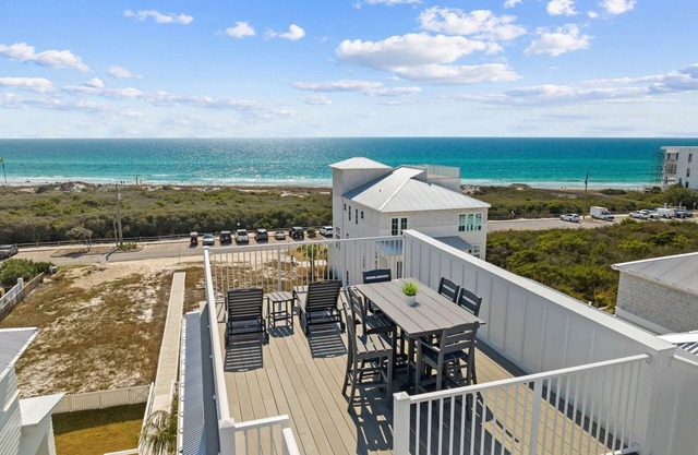 Sleeps 24, Pool, Rooftop & Minutes to 30A Hotspots | The Palm 30A by AvantStay