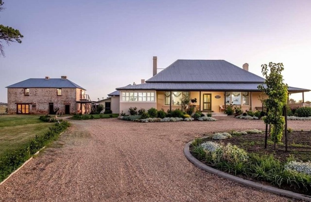 Sleeps 30 historical accommodation, small events,Country escape 2.5 hr to Sydney