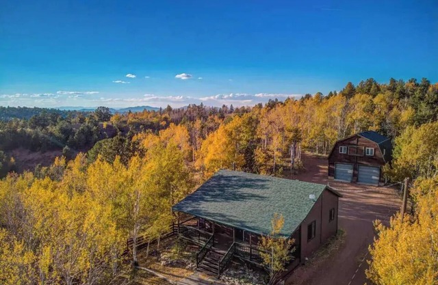 ★ Sleeps 4 ★ Surrounding Mtn + Aspen Vistas + Hot Tub + Game Room
