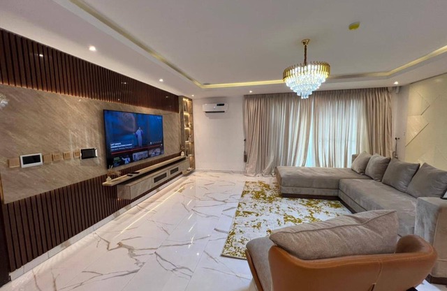 Sleeps 4 With Pool Access