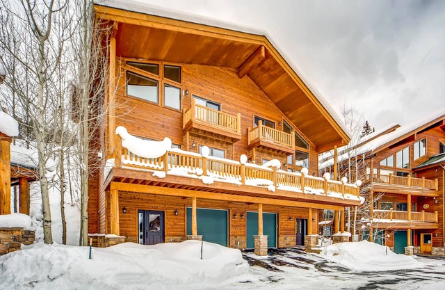 Slopeside Paradise-3 BR, 2.5 Bath 2 Minutes from the Slopes!