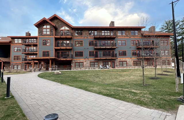 Slopeside Retreat at Cranmore, Ski-in/Ski-out