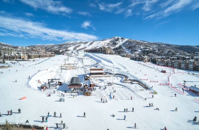 Slopeside, Sensational View of the ski slopes, Ultimate Location, Pool, Hot Tub