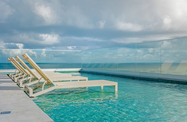 SM01 Modern Apartment with Sea View - Stella Maris Premium Condominium
