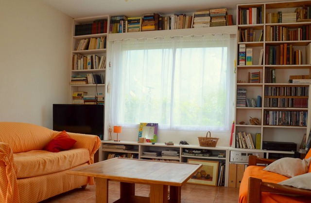 Small, cozy and colorful holiday home on a garden 8 km from the beaches