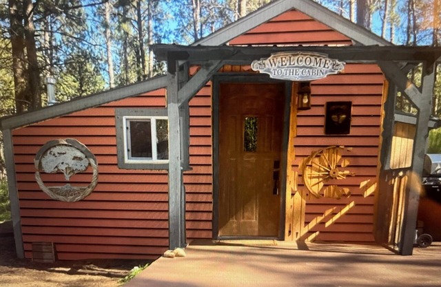 SMALL COZY CABIN ON PRIVATE PROPERTY