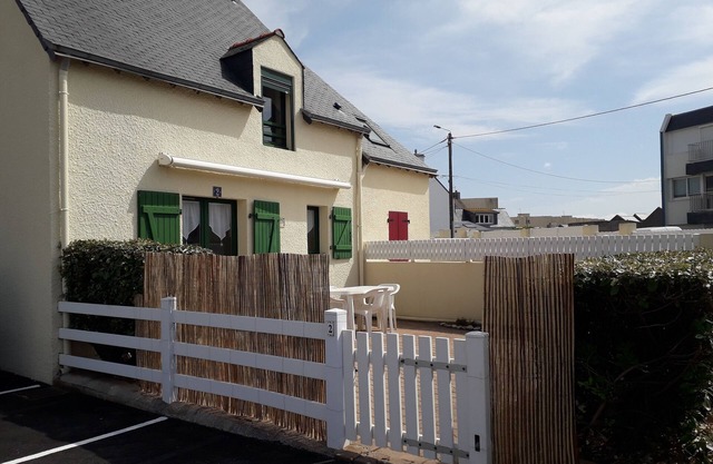 Small house facing the wild coast of Quiberon, ocean view.