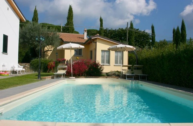 Small house not far from the town of Cortona, perfect for couples for a romantic holiday or honeymoo