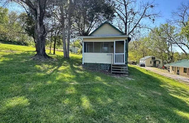 Small Rustic Cabin on Herrington Lake at Royalty's Marina