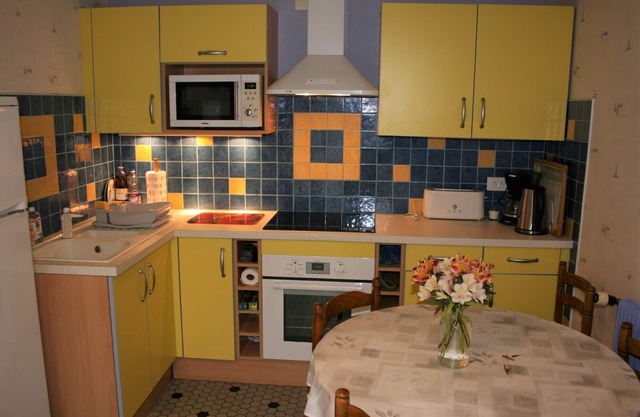 Small, semi-detached, quiet et mod cons house in countryside, 4km from Benodet