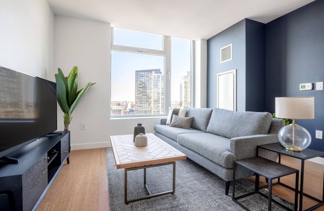 Smart Downtown 1BR w/W/D in unit, Gym, Doorman, near South Station, by Blueground
