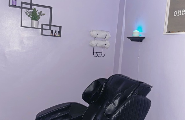 Smart House w/ Spa Room near Chicago