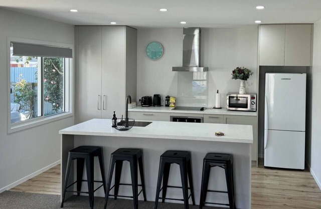 Smart New Home, 5m Walk to Shops