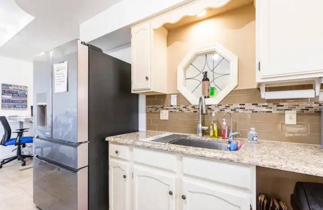 SmartHome- Omaha Homestay with EV Charging