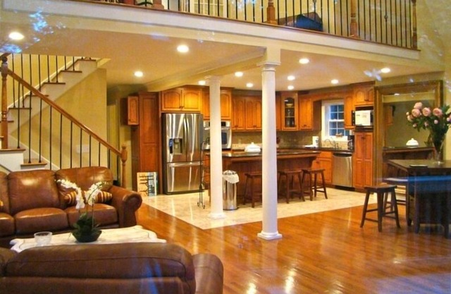 Smith Lake ,Off I65,Sleeps 25, Rocket Fiber Internet! Deep Water, Pets Ok.