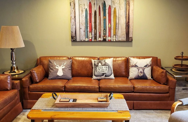 ❄ Smugglers Notch Getaway ❄ 5 bed vacation home! Room for everyone.