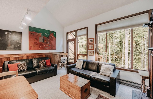 Snowater Condo #57 - A Great 2-Story Family Condo That Sleeps 6!
