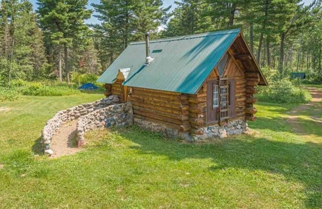 Snowshoe Cabin - Spacious Rustic Retreat w/Loft