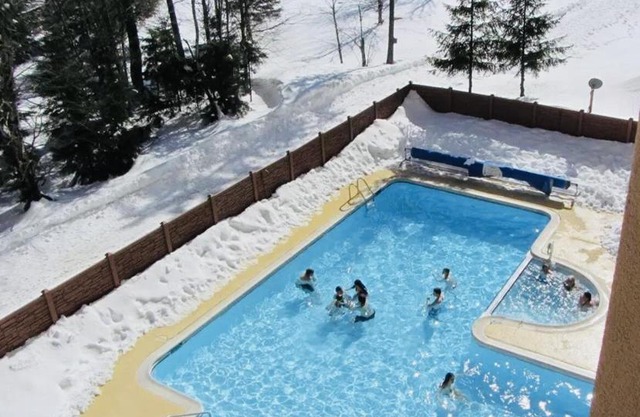 Snowshoe Ski-in & Ski-out at Silvercreek Resort - Family friendly, jacuzzi, hot tub, mountain views