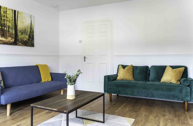 Snug Modern Home in Glasgow