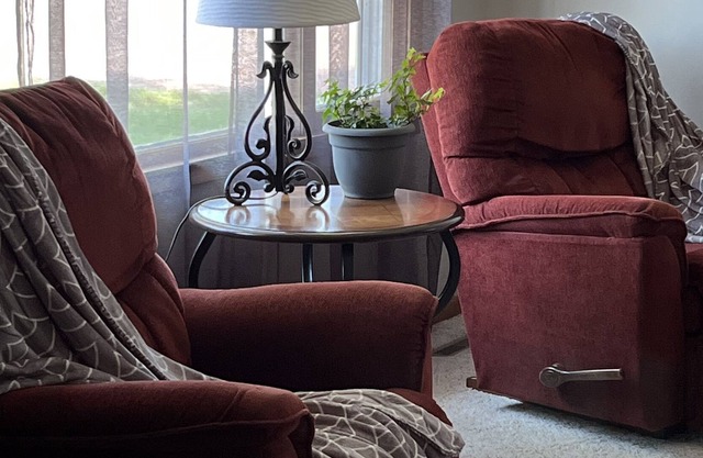 Snuggle Inn….. in this cozy home 6 minutes from I-90